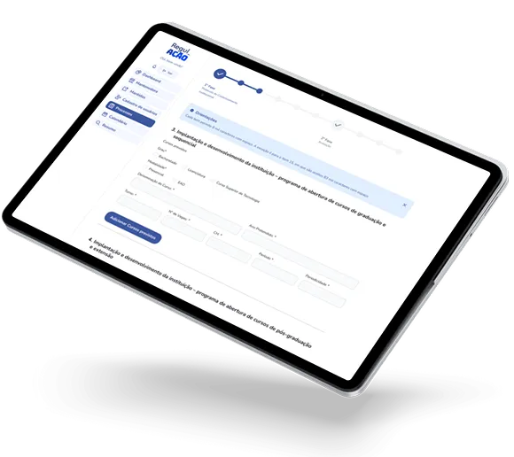 Dashboard de gestão regulatória exibido em um Surface Laptop Studio
